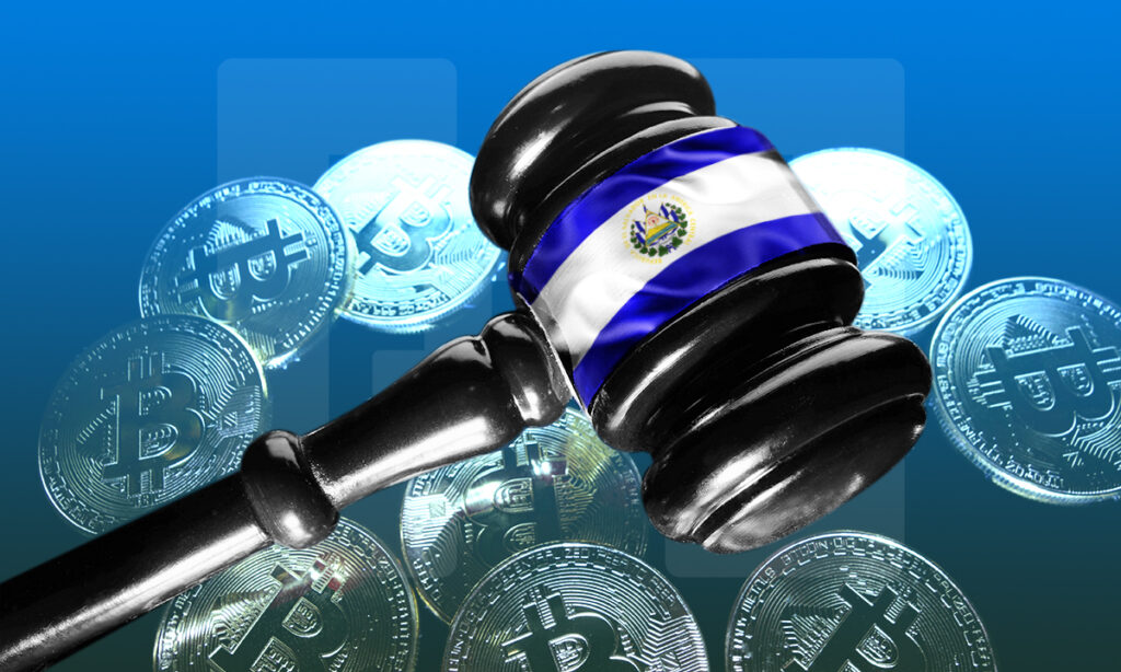 Hammer mit El Salvador Flagge und Bitcoin Münzen